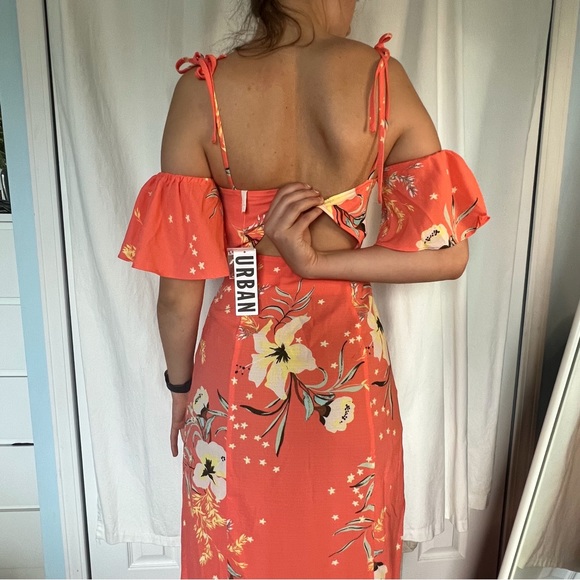 UO Boardwalk Off-The-Shoulder Midi Dress - Picture 10 of 10